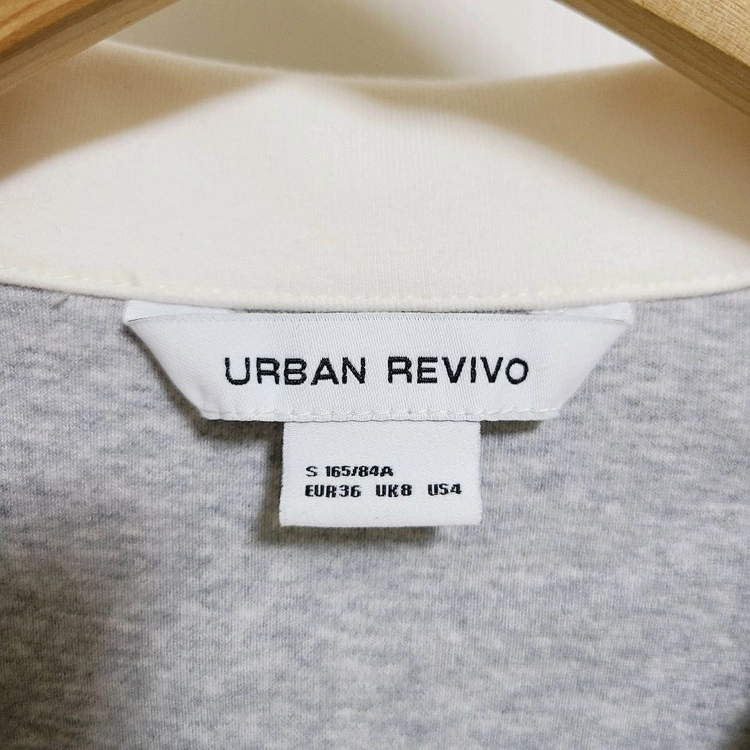 여성S 55 URBAN REVIVO 카라 크롭 반팔티 그레이 스판 티셔츠 이미지