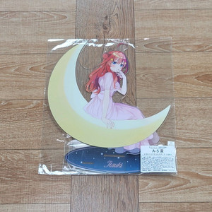 캬랏토쿠지 5등분의 신부 FIVE HEARTS ON THE MOON A-5상 나카노 이츠키 메가 빅 아크릴 스탠드 이미지