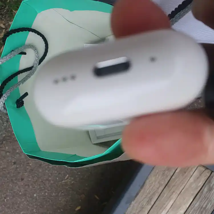 에어팟4세대 본체 이미지