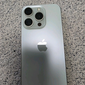 애플 아이폰 15 프로 128GB 화이트 티타늄 상태 굿굿 이미지