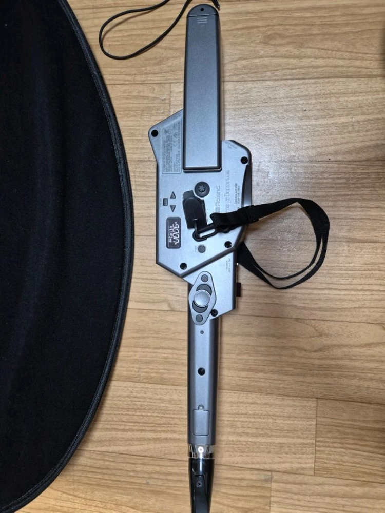 롤랜드 에어리어폰 전자섹소폰 AE-10 이미지