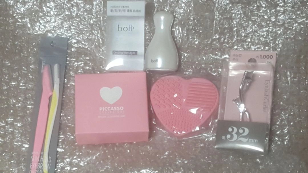 미용소품(쿨링마사저,해면,화장솜,눈썹칼,브러쉬세척매트,뷰러,메이크업 스폰지,mts롤러,세안밴드 등등 이미지