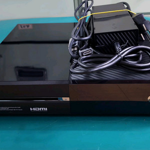 [S급/렌즈 미사용 새것] Xbox One 500GB 본체 단품 (패드 없음) (기본 앱 업데이트 완료) 이미지