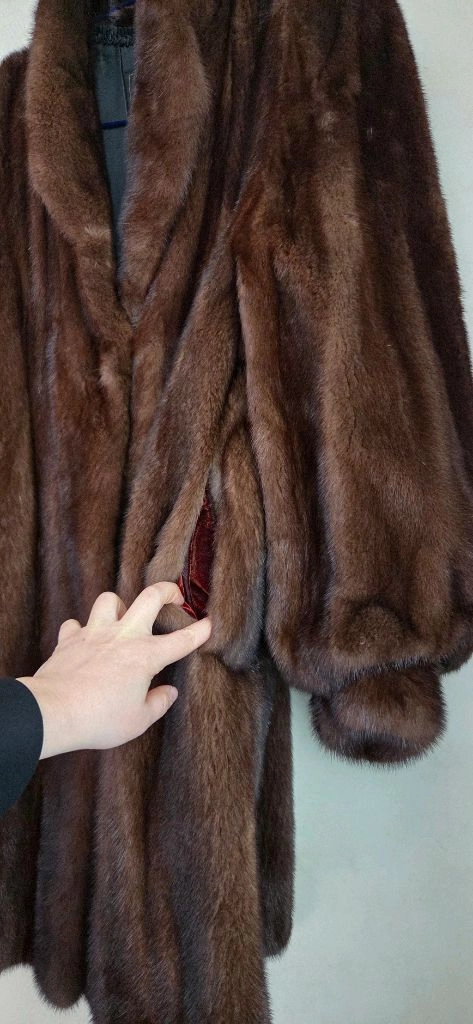 근화모피 아메리칸 통밍크 77사이즈American Fur Awards에서 인증받은 제품으로고가의 밍크입니다.택포 이미지