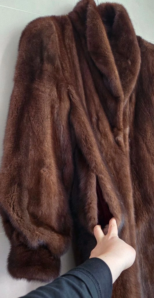 근화모피 아메리칸 통밍크 77사이즈American Fur Awards에서 인증받은 제품으로고가의 밍크입니다.택포 이미지