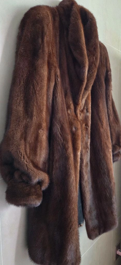 근화모피 아메리칸 통밍크 77사이즈American Fur Awards에서 인증받은 제품으로고가의 밍크입니다.택포 이미지