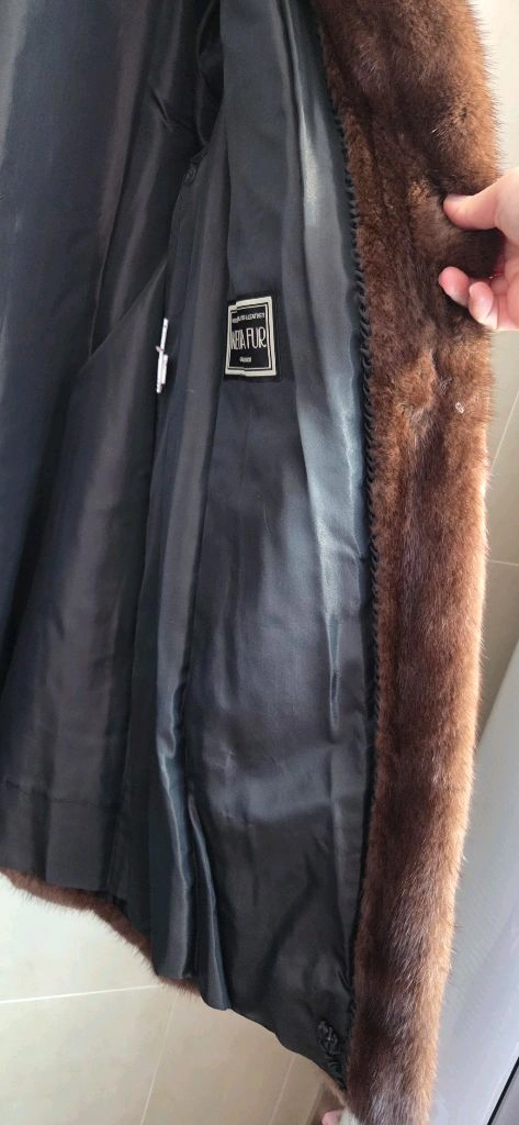근화모피 아메리칸 통밍크 77사이즈American Fur Awards에서 인증받은 제품으로고가의 밍크입니다.택포 이미지