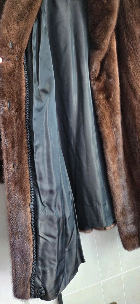 근화모피 아메리칸 통밍크 77사이즈American Fur Awards에서 인증받은 제품으로고가의 밍크입니다.택포 이미지