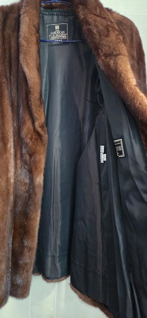 근화모피 아메리칸 통밍크 77사이즈American Fur Awards에서 인증받은 제품으로고가의 밍크입니다.택포 이미지