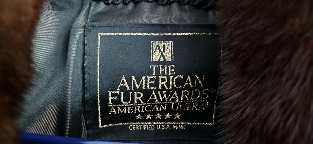 근화모피 아메리칸 통밍크 77사이즈American Fur Awards에서 인증받은 제품으로고가의 밍크입니다.택포 이미지