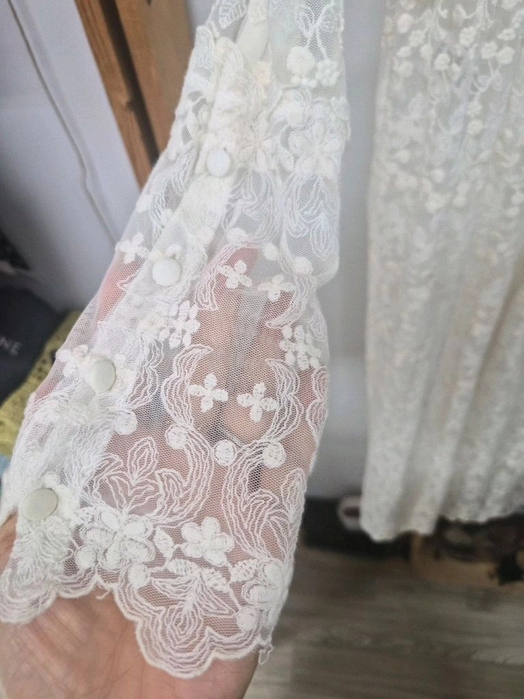 DKNY 자수 레이스 원피스. 이미지