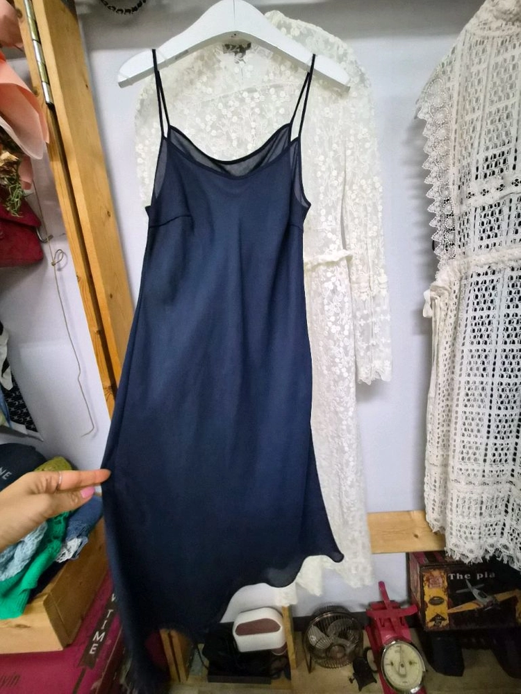 DKNY 자수 레이스 원피스. 이미지