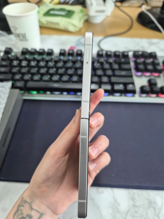 갤럭시 Z플립6 256GB_실버 이미지