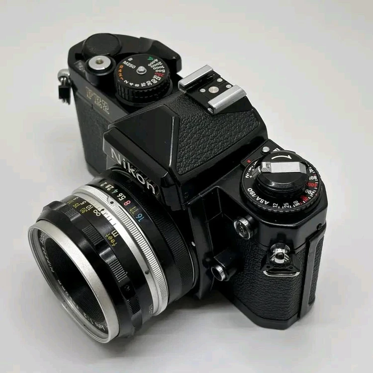 니콘 필름카메라 fe2 블랙 50mm f2 렌즈 이미지