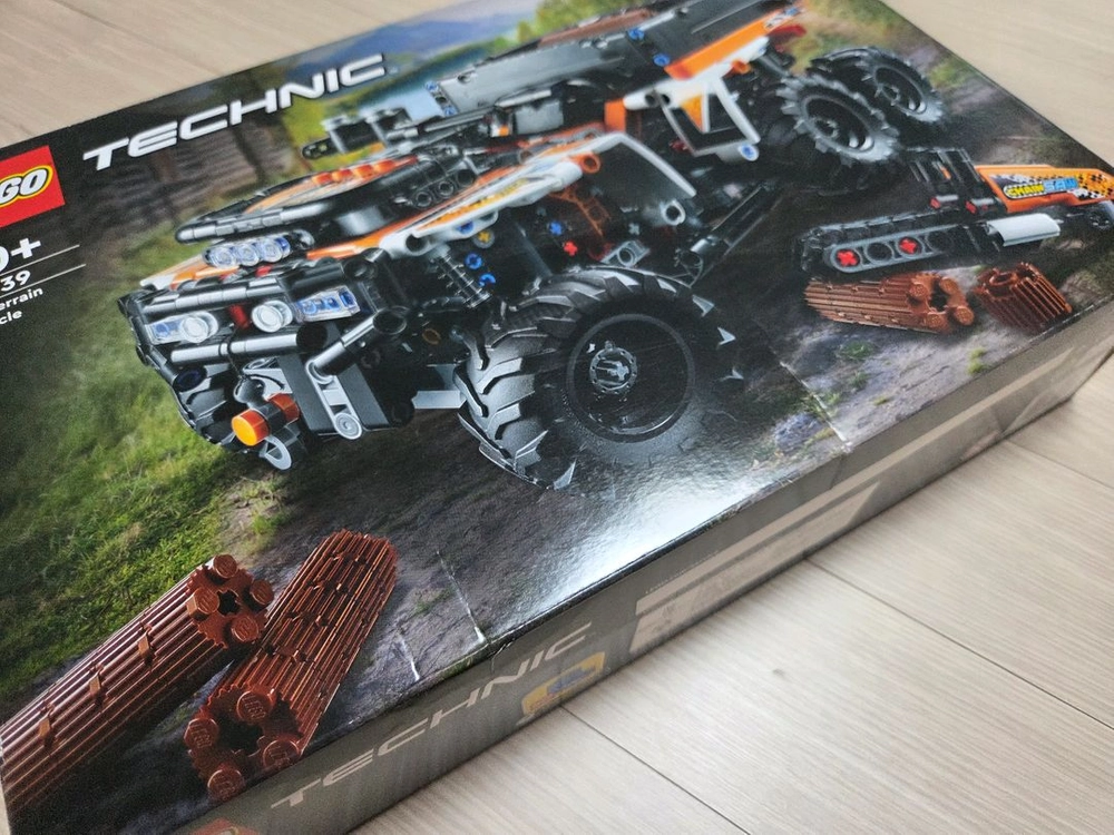 레고 42139 Technic 8CN 테크닉 전지형 차량 정품 새상품 9만원 택포 이미지