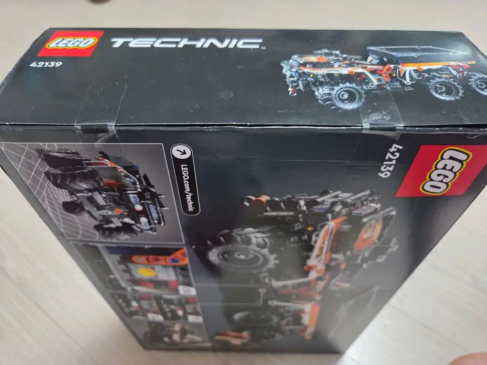 레고 42139 Technic 8CN 테크닉 전지형 차량 정품 새상품 9만원 택포 이미지