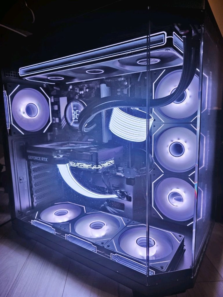 라이젠7 7800X3D RTX5070 본체 싸게팝니다 이미지
