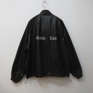 MATIN KIM 마뗑킴 로고 블랙 코팅 점퍼 이미지