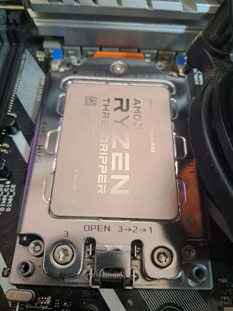 AMD 쓰레드리퍼 1950X + X399-A + 크라켄 수랭 세트 반본체 (쿨러 AS 29년) 이미지