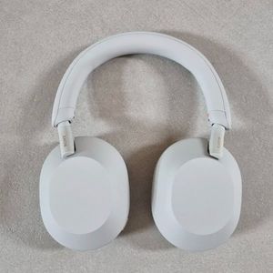 소니 WH-1000XM5 헤드폰 실버 이미지