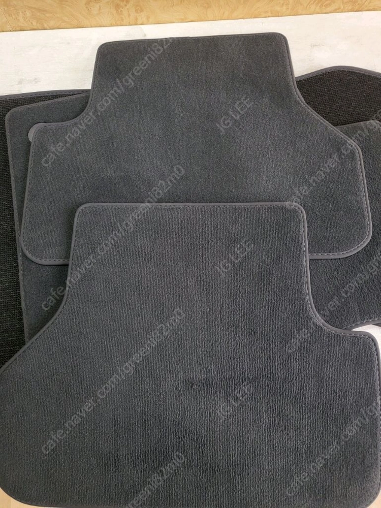 AUDI 아우디 A4 B9 5세대 순정 정품 매트 메트 발매트 발판 발시트 실내매트 코일매트 벌집매트 이미지