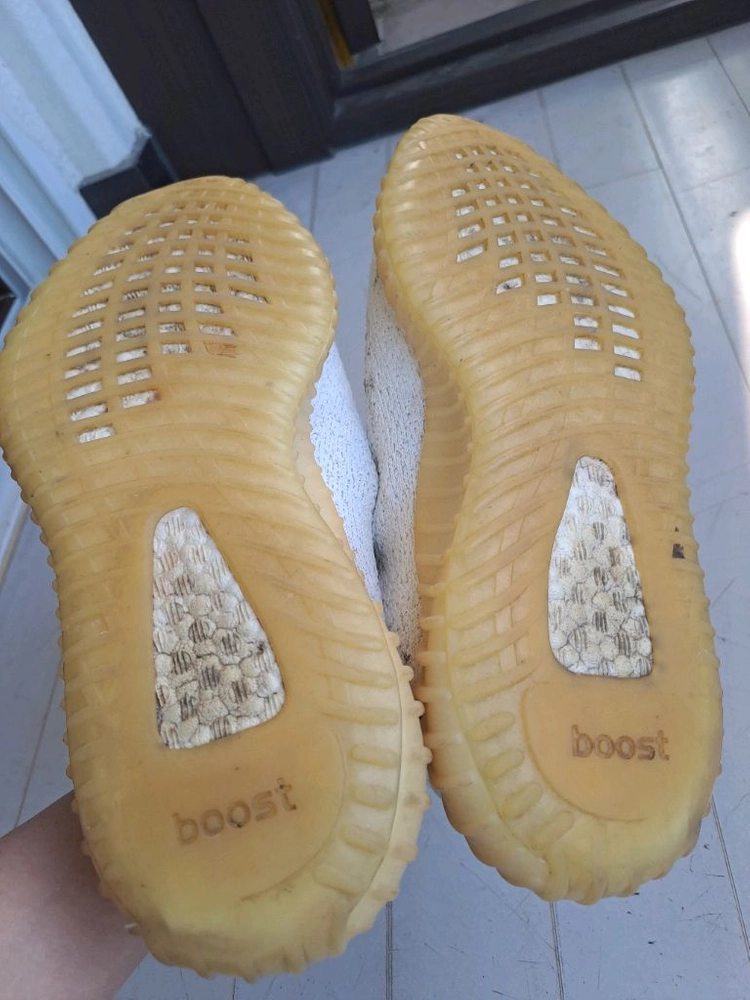 아디다스 이지부스트 350 V2 크림화이트 245 사이즈입니다 이미지