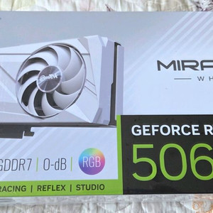 이엠텍 RTX 5060 그래픽카드 화이트 미개봉 이미지