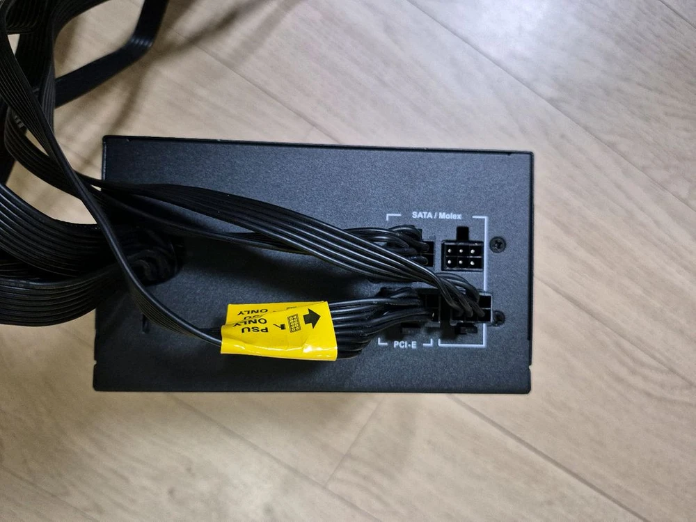 안텍 Antec EA750G PRO 750W 파워 서플라이 이미지