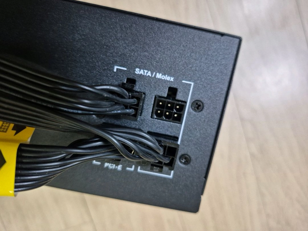안텍 Antec EA750G PRO 750W 파워 서플라이 이미지