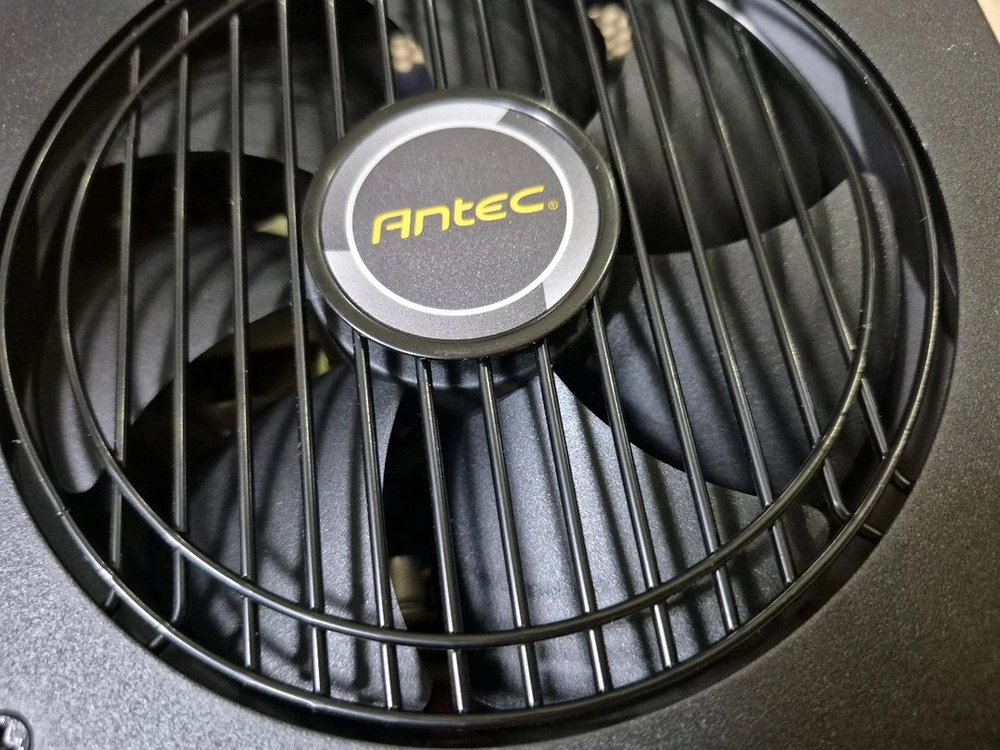 안텍 Antec EA750G PRO 750W 파워 서플라이 이미지