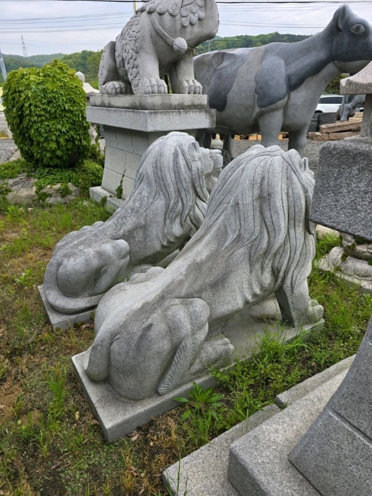 화강암 사자 한쌍 이미지