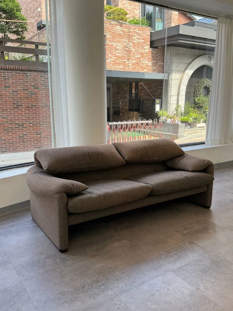 Cassina 마라룽가 2.5인 소파 팝니다 이미지