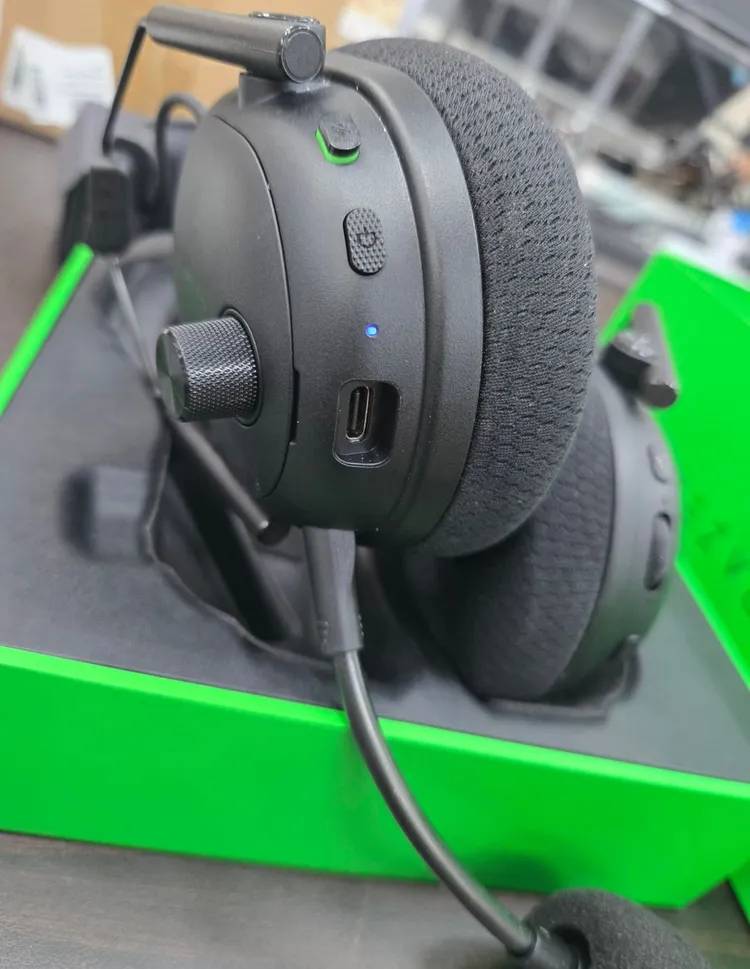 Razer Black Shark V3 Pro 헤드셋 블랙-002 무선 ANC 기능 이미지