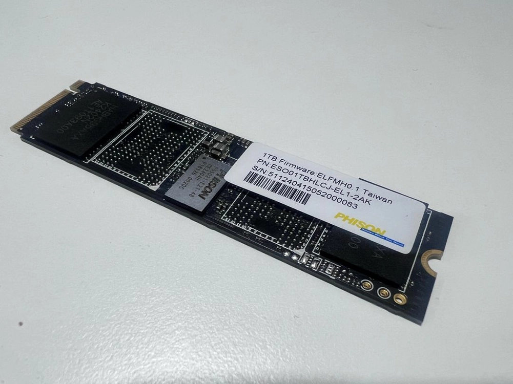 파이슨 PHISON 1TB NVME SSD 팝니다. (벌크 병행) - 안심되는 중고거래