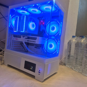 RTX5070 라이젠7800X3D 화이트본체 이미지