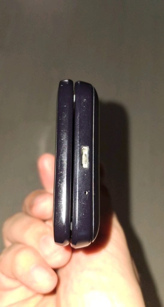 삼성 갤럭시 폴더 2 SM-G160N 이미지