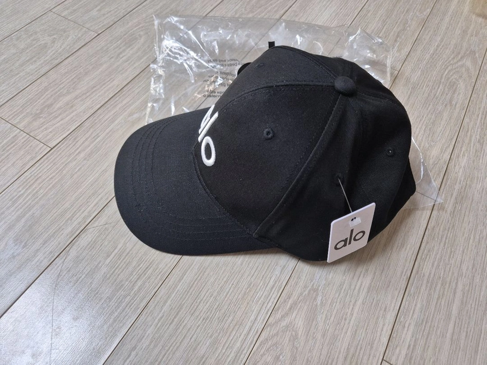 쿨거래시 6만5천 미착용 새제품 정품 alo 알로 모자 블랙 남여공용 고학년인기모자 이미지