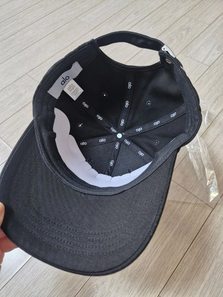 쿨거래시 6만5천 미착용 새제품 정품 alo 알로 모자 블랙 남여공용 고학년인기모자 이미지