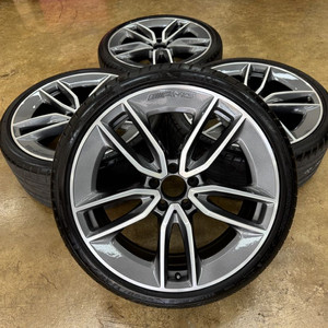 벤츠 E53 AMG 20인치 정품휠타이어 팝니다 이미지