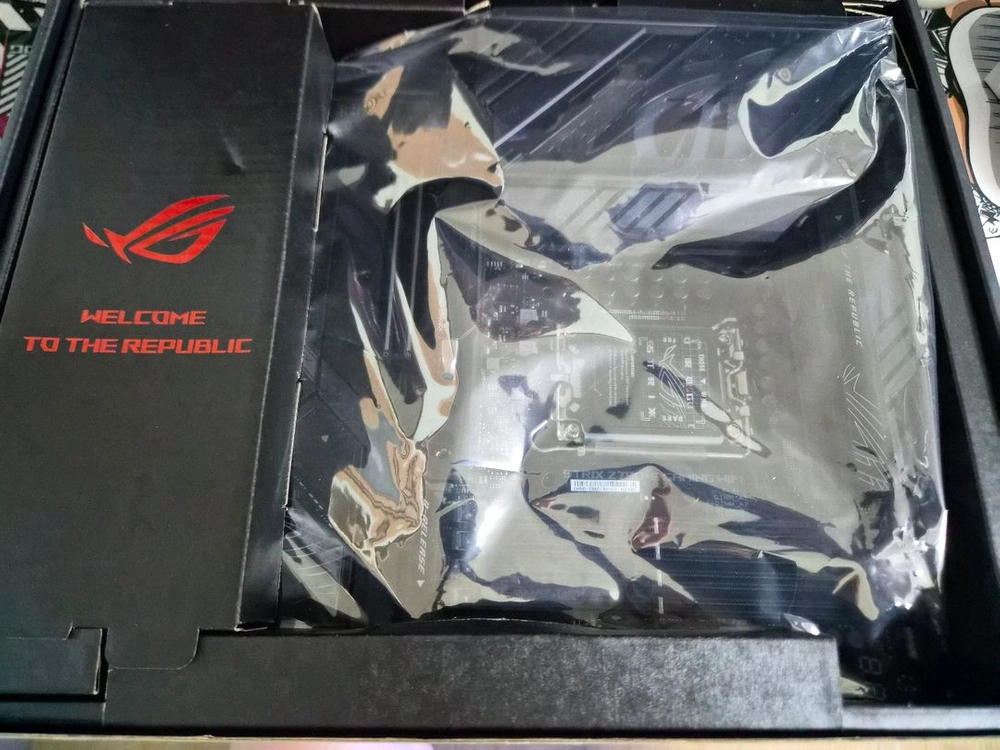 i7-14700k + ROG STRIX Z790-E 이미지