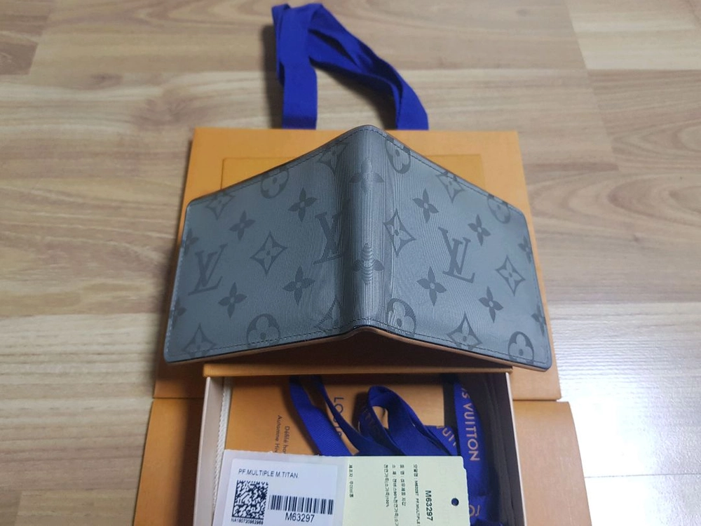 루이비통 티타늄 멀티플월릿 반지갑 이미지