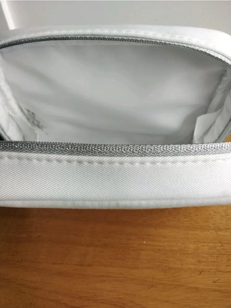 디올 파우치 정품 이미지