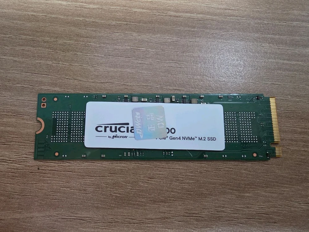 Crucial E100 1TB NVMe M.2 SSD 이미지
