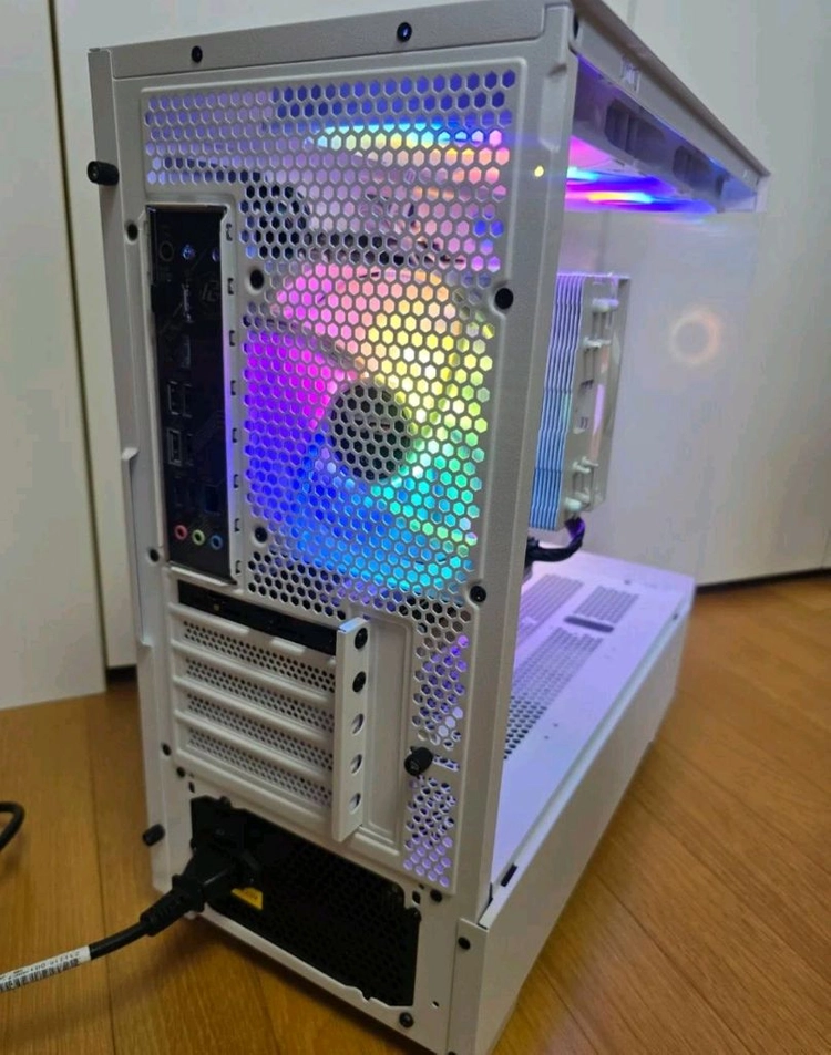 상태최고 고사양 (라이젠5 9600x, 라데온 RX9060XT) 게이밍 데스크탑 컴퓨터 PC 본체 이미지