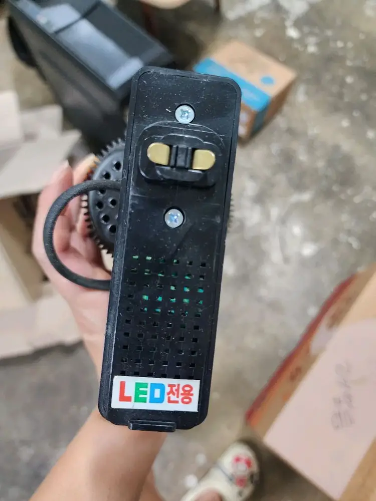 스포트라이트 철제 레일 조명 이미지