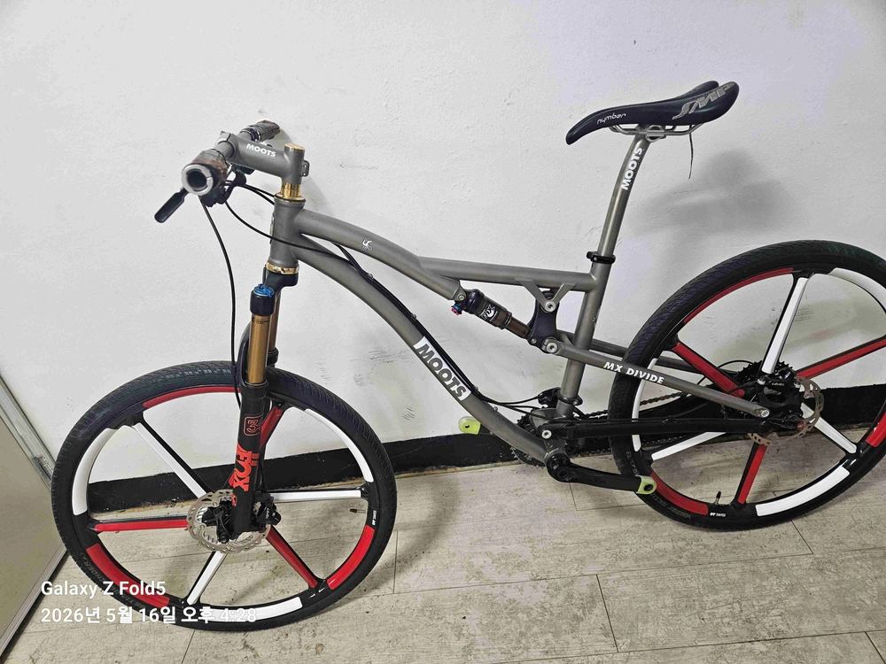 무츠 디바이드 풀서스펜션 MTB 자전거 이미지