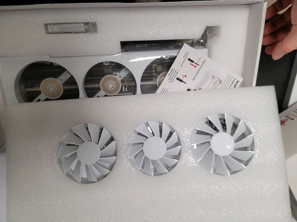 xfx Rx 7900gre Magnetic Air WHITE 이미지