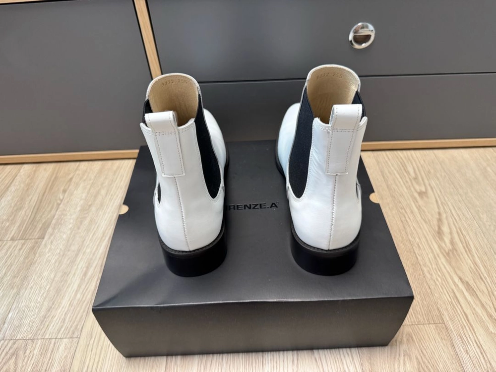 피렌체 아뜨리에 슬림라인 블랙아웃솔 미니멀 첼시부츠 3332 [CREAM WHITE] 이미지