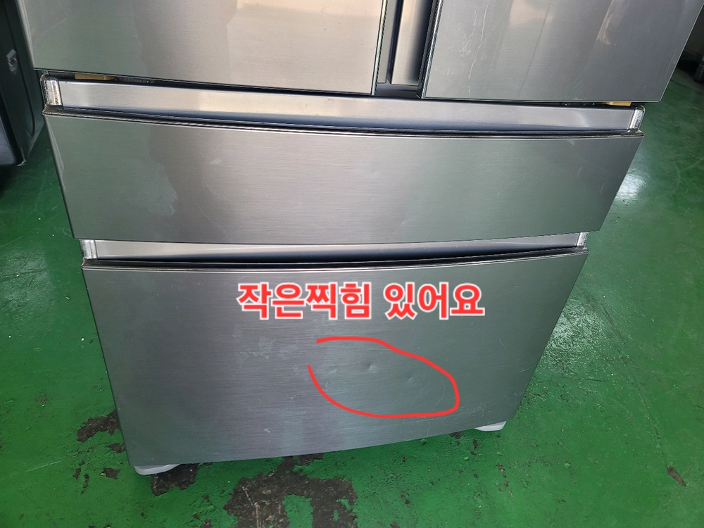무료배송설치 삼성 4도어 김치냉장고 2017,1제조아래문 작은찍힘 있어요 작동잘돼요< 이미지