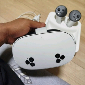 메타 퀘스트 3S 256GB VR 헤드셋 이미지